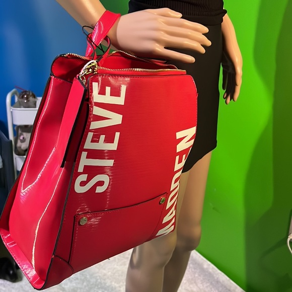NWT $98 Steve Maddden Red Textured BHART Backpack Bag - Picture 4 of 7